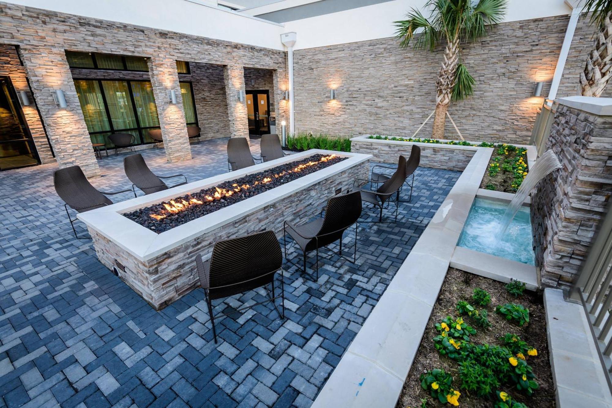Courtyard By Marriott Lake Jackson Exteriör bild